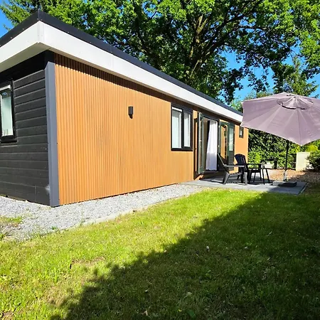 Robin's Oak Chalet Epe